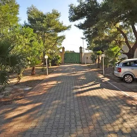 埃琳娜公寓式酒店 3* 加利波利
